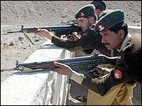 نیم فوجی دستے