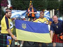 Прихильники української та шотландської команд