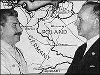 Пакт Молотова-Рібентроппа був підписаний в присутності Сталіна. Архівний колаж