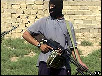 Silahlı bir kişi (arşiv)