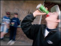 शराब पीता एक नवयुवक