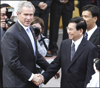 Ông Nguyễn Minh Triết và Tổng thống George Bush tại Hà Nội tháng 11/2006