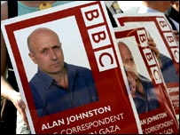 जॉन्स्टन की रिहाई के लिए प्रदर्शन