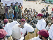 Geçiş noktasındaki yardım malzemeleri