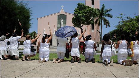 The Ladies in White Organisation, the wives and female relatives of jailed Cuban dissidents pray for their release on Havana's Fifth Avenue.  Photo by: ADALBERTO ROQUE/AFP/Getty Images