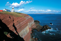 Goleudy a charreg goch © Bwrdd Croeso Cymru