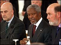 BM Genel Sekreteri Annan, Kıbrıs temsilcisi De Soto ve Genel Sekreter yardımcısı Prendergast