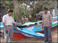 सूनामी में नष्ट हुई नाव