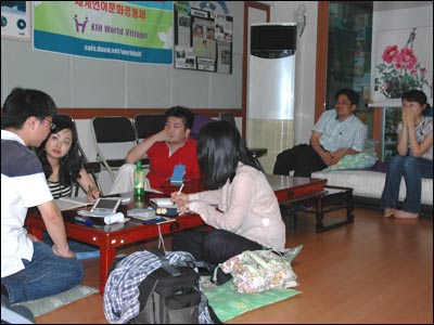 Lớp tiếng Hàn ở World Village