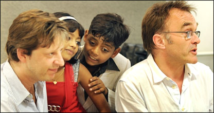 अज़हरुद्दीन और रुबीना अली स्लमडॉग फ़िल्म के प्रोड्यूसर क्रिस्टियन कोल्सन और निर्देशक डैनी बॉयल के साथ