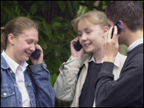 اغلب نوجوانان در بریتانیا موبایل دارند