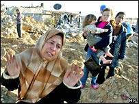 Han Yunus sakini bir Filistinli operasyon sonrası yasta