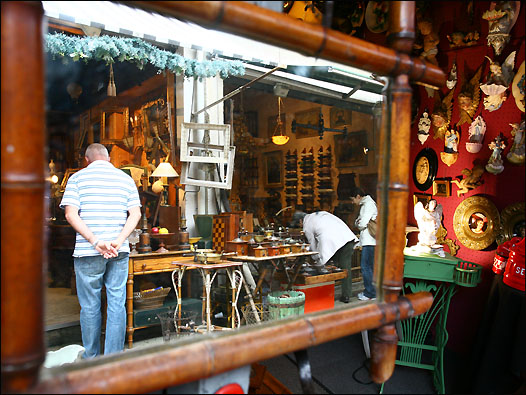 位于18区的St-Ouen跳蚤市场据称是欧洲最大的。