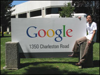 Nguyễn Hùng tại một khu văn phòng của Google ở Silicon Valley