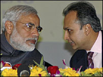 अनिल अंबानी के साथ मोदी